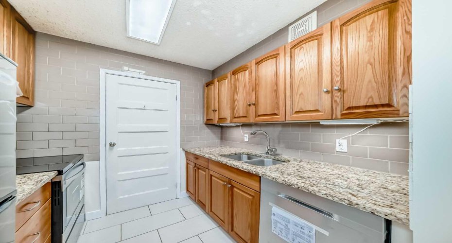 111 14 Avenue, Calgary, Alberta T2G 1C6, 1 Bedroom Bedrooms, 0 ,1 BathroomBathrooms,Residential,For Sale,14,0,A2311354