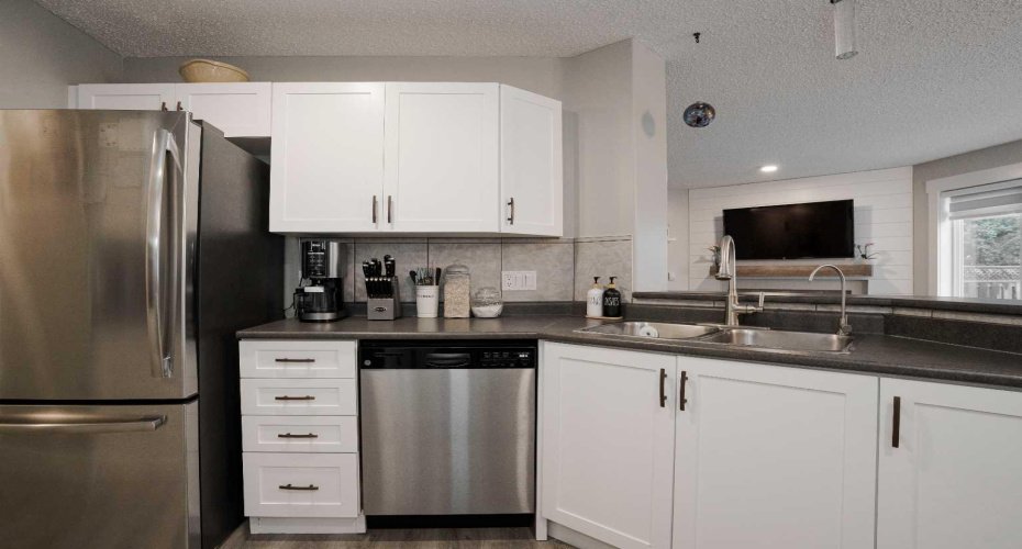 213 Parry Crescent, Fort McMurray, Alberta T9K 2T5, 4 Bedroom Bedrooms, 0 ,4 BathroomBathrooms,Residential,For Sale,Parry,0,A2317087
