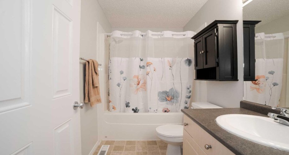 213 Parry Crescent, Fort McMurray, Alberta T9K 2T5, 4 Bedroom Bedrooms, 0 ,4 BathroomBathrooms,Residential,For Sale,Parry,0,A2317087