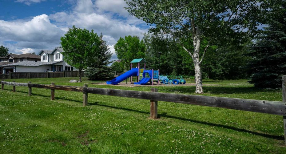 213 Parry Crescent, Fort McMurray, Alberta T9K 2T5, 4 Bedroom Bedrooms, 0 ,4 BathroomBathrooms,Residential,For Sale,Parry,0,A2317087
