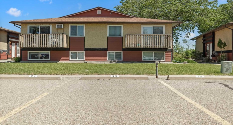 5 Acadia Road, Lethbridge, Alberta T1K 4C1, 2 Bedroom Bedrooms, 0 ,1 BathroomBathrooms,Residential,For Sale,Acadia,0,A2319104