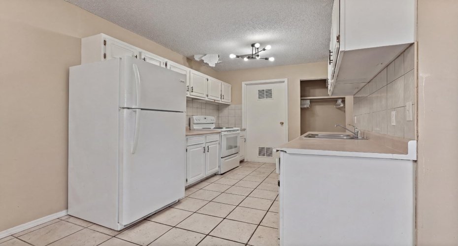5 Acadia Road, Lethbridge, Alberta T1K 4C1, 2 Bedroom Bedrooms, 0 ,1 BathroomBathrooms,Residential,For Sale,Acadia,0,A2319104