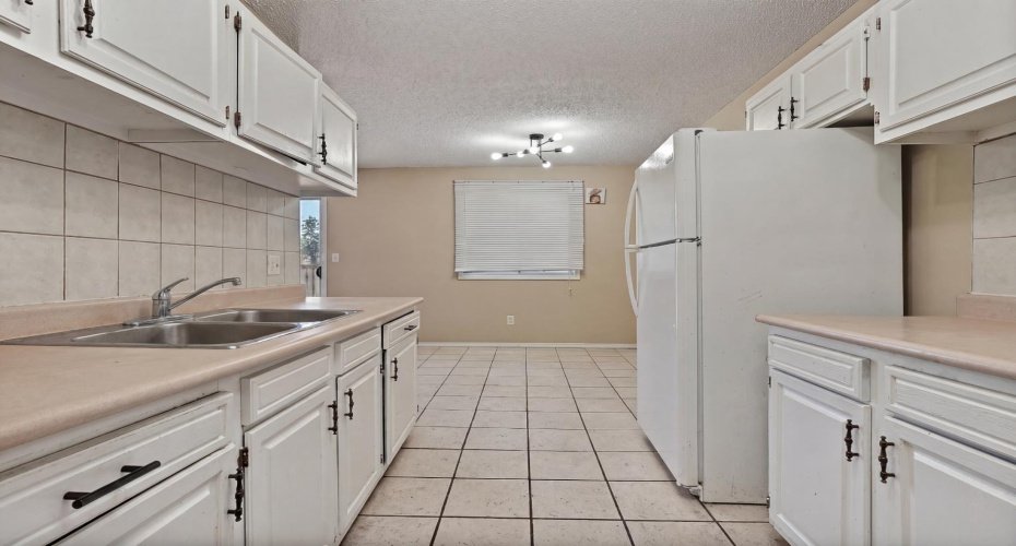 5 Acadia Road, Lethbridge, Alberta T1K 4C1, 2 Bedroom Bedrooms, 0 ,1 BathroomBathrooms,Residential,For Sale,Acadia,0,A2319104