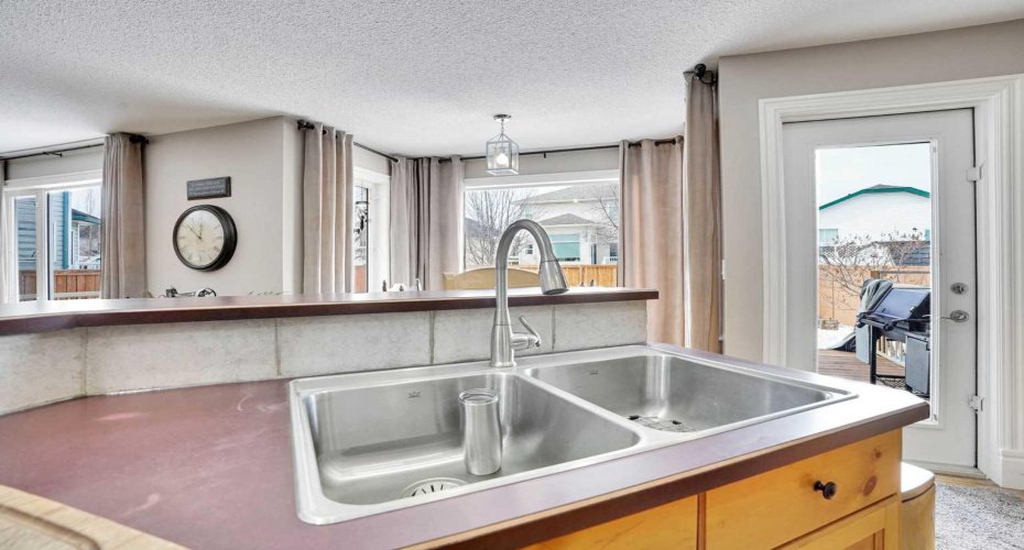 251 Lakeview Cove, Chestermere, Alberta T1X 1E7, 3 Bedrooms Bedrooms, ,4 BathroomsBathrooms,Residential,For Sale,Lakeview,A2319210