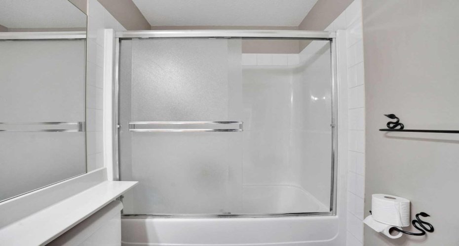 251 Lakeview Cove, Chestermere, Alberta T1X 1E7, 3 Bedrooms Bedrooms, ,4 BathroomsBathrooms,Residential,For Sale,Lakeview,A2319210
