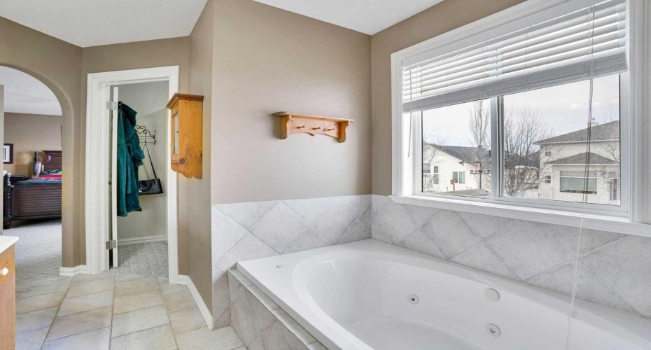 251 Lakeview Cove, Chestermere, Alberta T1X 1E7, 3 Bedrooms Bedrooms, ,4 BathroomsBathrooms,Residential,For Sale,Lakeview,A2319210