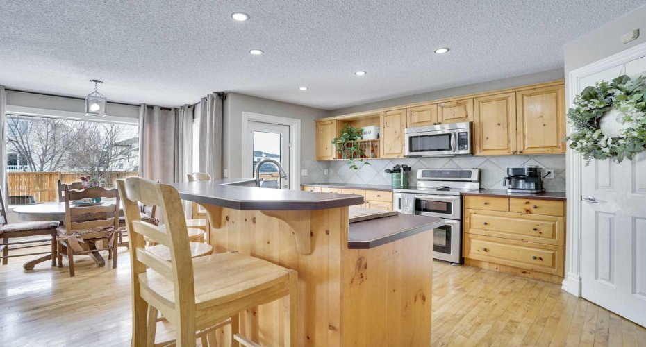 251 Lakeview Cove, Chestermere, Alberta T1X 1E7, 3 Bedrooms Bedrooms, ,4 BathroomsBathrooms,Residential,For Sale,Lakeview,A2319210