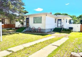121 5 Street, Medicine Hat, Alberta T1A 0M4, 3 Bedroom Bedrooms, 0 ,1 BathroomBathrooms,Residential,For Sale,5,0,A2326585