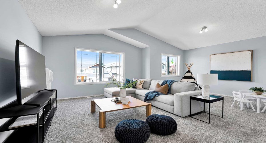 71 Westmount Circle, Okotoks, Alberta T1S 0B7, 3 Bedrooms Bedrooms, ,3 BathroomsBathrooms,Residential,For Sale,Westmount,A2326605