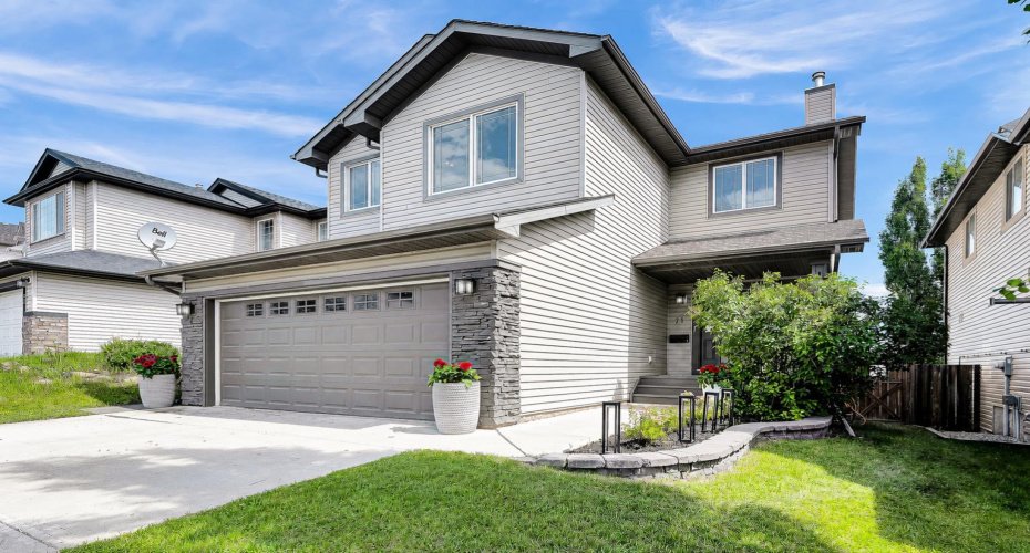 71 Westmount Circle, Okotoks, Alberta T1S 0B7, 3 Bedrooms Bedrooms, ,3 BathroomsBathrooms,Residential,For Sale,Westmount,A2326605