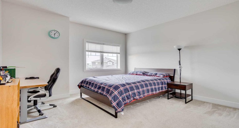 f the upstairs bedroom
