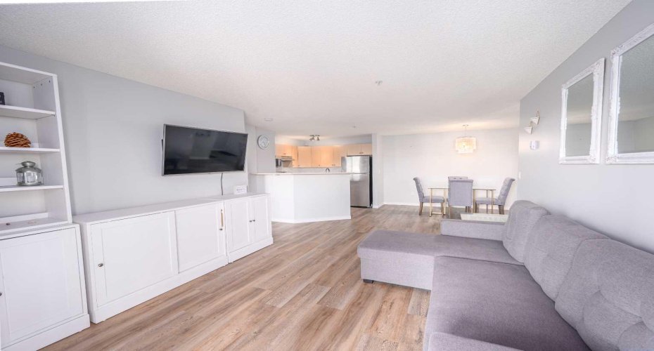 17 Country Village Bay, Calgary, Alberta T3K 5Z3, 2 Bedroom Bedrooms, 0 ,2 BathroomBathrooms,Residential,For Sale,Country Village,0,A2326713