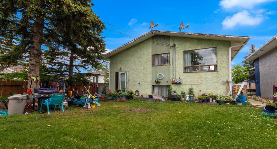 4347 70 Street, Calgary, Alberta T3B2K4, 3 Bedroom Bedrooms, 0 ,2 BathroomBathrooms,Residential,For Sale,70,0,A2326727