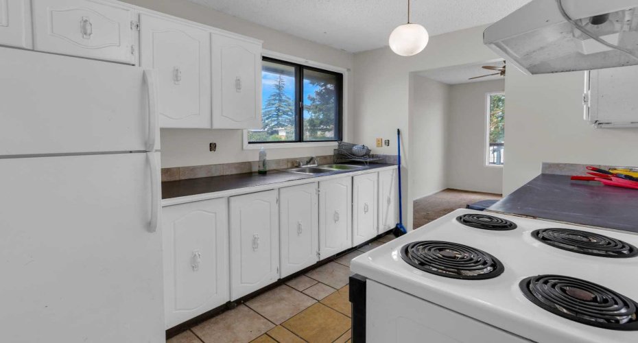 4347 70 Street, Calgary, Alberta T3B2K4, 3 Bedroom Bedrooms, 0 ,2 BathroomBathrooms,Residential,For Sale,70,0,A2326727