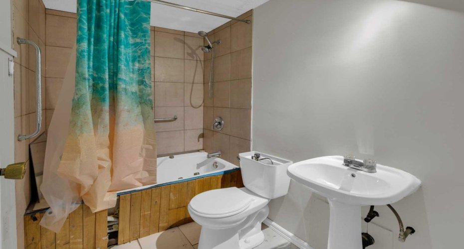 4347 70 Street, Calgary, Alberta T3B2K4, 3 Bedroom Bedrooms, 0 ,2 BathroomBathrooms,Residential,For Sale,70,0,A2326727