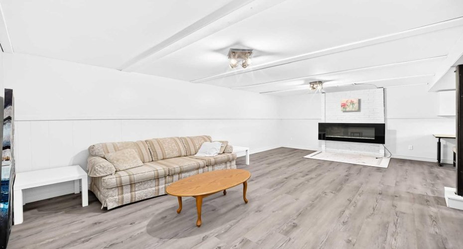 4832 Worcester Drive, Calgary, Alberta T3C3L6, 5 Bedroom Bedrooms, 0 ,2 BathroomBathrooms,Residential,For Sale,Worcester,0,A2326753