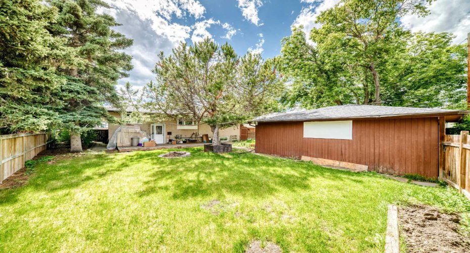 4832 Worcester Drive, Calgary, Alberta T3C3L6, 5 Bedroom Bedrooms, 0 ,2 BathroomBathrooms,Residential,For Sale,Worcester,0,A2326753