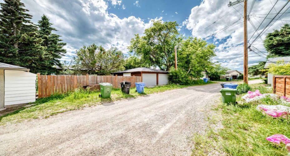 4832 Worcester Drive, Calgary, Alberta T3C3L6, 5 Bedroom Bedrooms, 0 ,2 BathroomBathrooms,Residential,For Sale,Worcester,0,A2326753