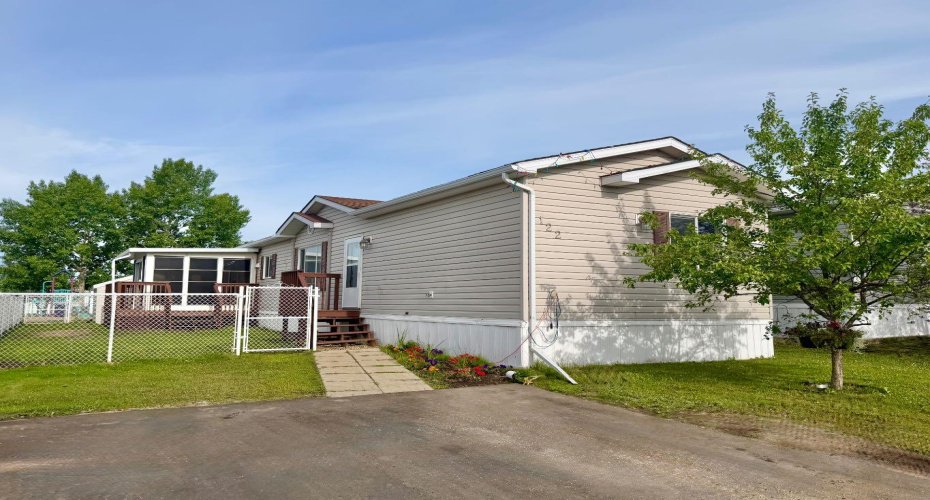 10615 88 Street, Grande Prairie, Alberta T8X 1P5, 3 Bedroom Bedrooms, 0 ,2 BathroomBathrooms,Mobile,For Sale,88,0,A2326765
