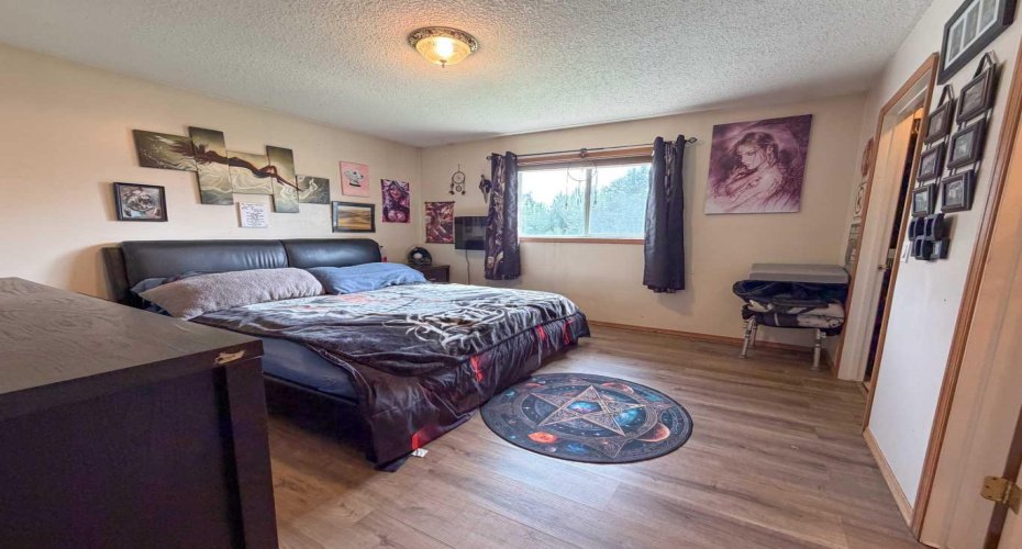 64 Park Circle, Whitecourt, Alberta T7S1S7, 5 Bedroom Bedrooms, 0 ,2 BathroomBathrooms,Residential,For Sale,Park,0,A2326777