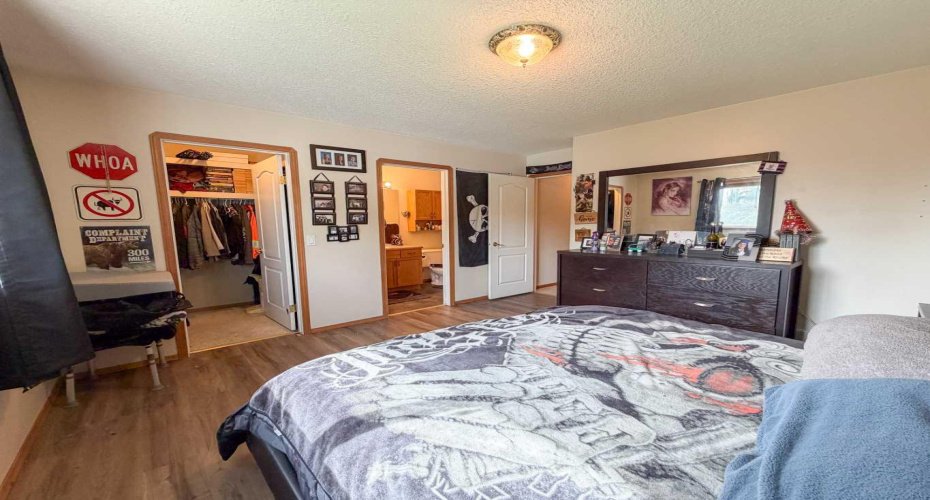 64 Park Circle, Whitecourt, Alberta T7S1S7, 5 Bedroom Bedrooms, 0 ,2 BathroomBathrooms,Residential,For Sale,Park,0,A2326777