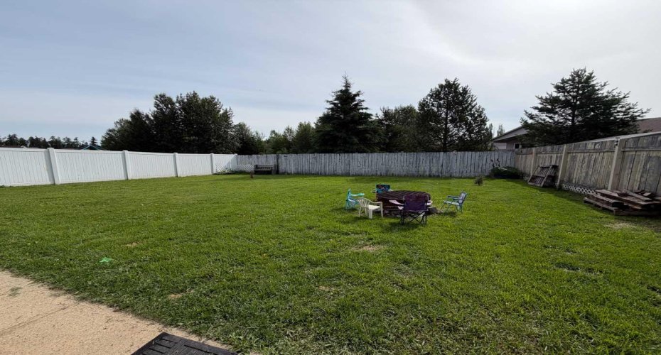 64 Park Circle, Whitecourt, Alberta T7S1S7, 5 Bedroom Bedrooms, 0 ,2 BathroomBathrooms,Residential,For Sale,Park,0,A2326777
