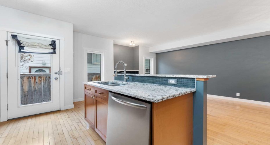 1620 27 Avenue, Calgary, Alberta T2T 1G6, 2 Bedroom Bedrooms, 0 ,3 BathroomBathrooms,Residential,For Sale,27,0,A2326784