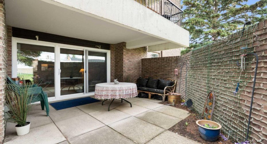 202 Braeglen Close, Calgary, Alberta T2W 2B1, 2 Bedroom Bedrooms, 0 ,1 BathroomBathrooms,Residential,For Sale,Braeglen,0,A2326803