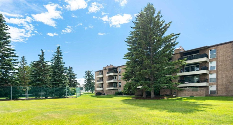 202 Braeglen Close, Calgary, Alberta T2W 2B1, 2 Bedroom Bedrooms, 0 ,1 BathroomBathrooms,Residential,For Sale,Braeglen,0,A2326803