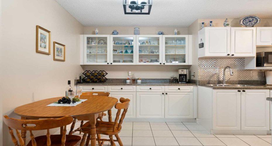 202 Braeglen Close, Calgary, Alberta T2W 2B1, 2 Bedroom Bedrooms, 0 ,1 BathroomBathrooms,Residential,For Sale,Braeglen,0,A2326803