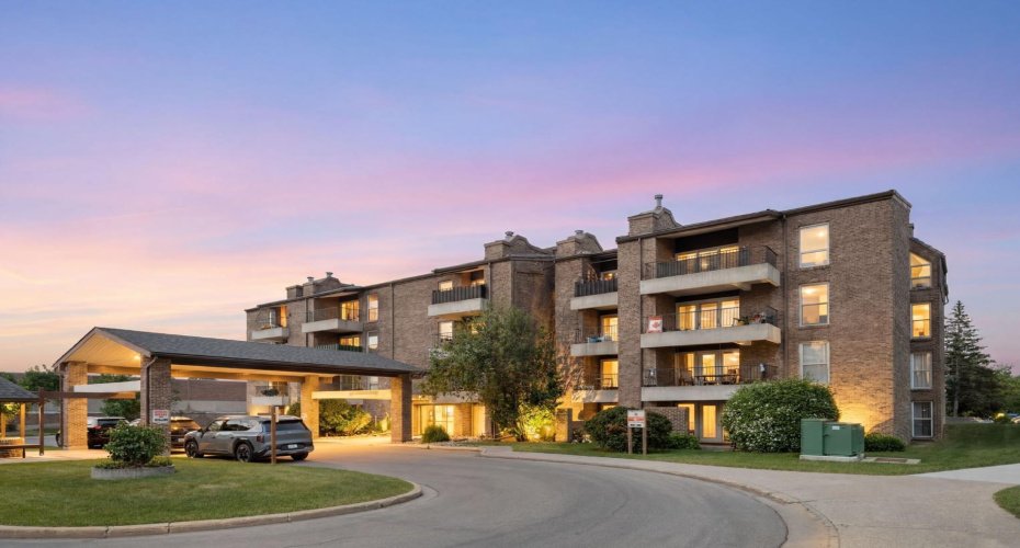202 Braeglen Close, Calgary, Alberta T2W 2B1, 2 Bedroom Bedrooms, 0 ,1 BathroomBathrooms,Residential,For Sale,Braeglen,0,A2326803