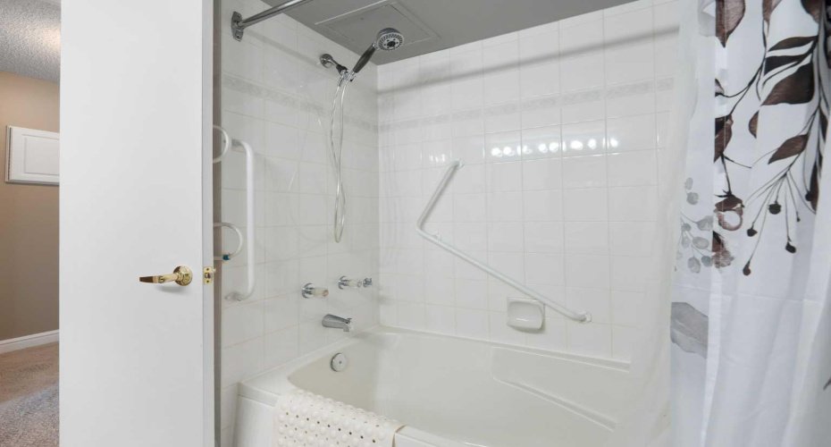 202 Braeglen Close, Calgary, Alberta T2W 2B1, 2 Bedroom Bedrooms, 0 ,1 BathroomBathrooms,Residential,For Sale,Braeglen,0,A2326803