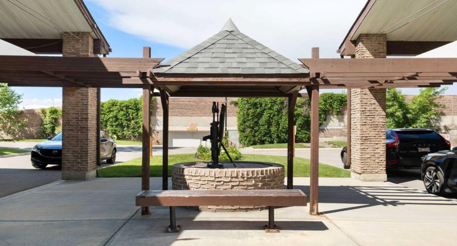 202 Braeglen Close, Calgary, Alberta T2W 2B1, 2 Bedroom Bedrooms, 0 ,1 BathroomBathrooms,Residential,For Sale,Braeglen,0,A2326803