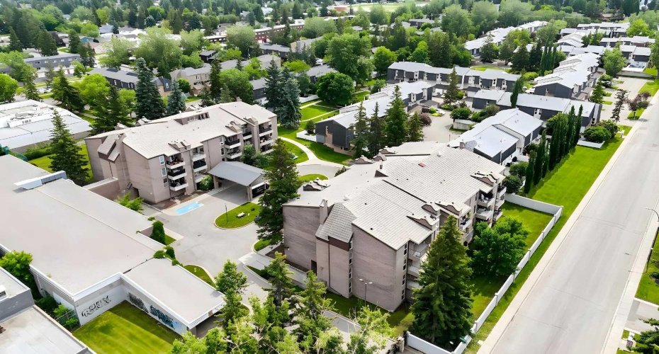 202 Braeglen Close, Calgary, Alberta T2W 2B1, 2 Bedroom Bedrooms, 0 ,1 BathroomBathrooms,Residential,For Sale,Braeglen,0,A2326803