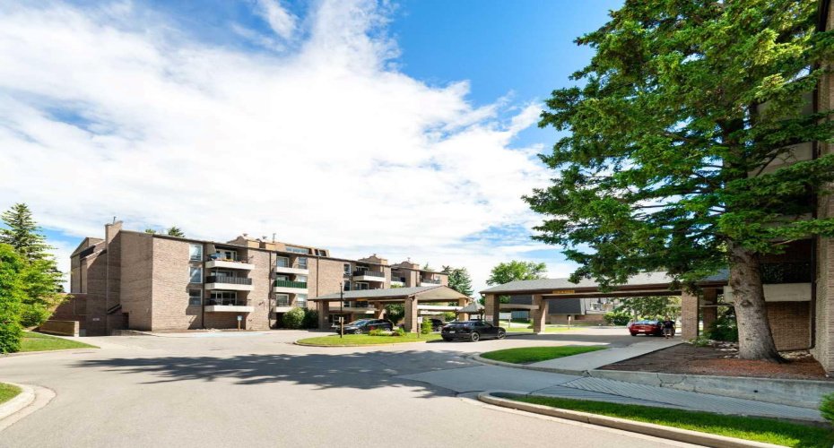 202 Braeglen Close, Calgary, Alberta T2W 2B1, 2 Bedroom Bedrooms, 0 ,1 BathroomBathrooms,Residential,For Sale,Braeglen,0,A2326803