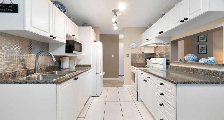 202 Braeglen Close, Calgary, Alberta T2W 2B1, 2 Bedroom Bedrooms, 0 ,1 BathroomBathrooms,Residential,For Sale,Braeglen,0,A2326803
