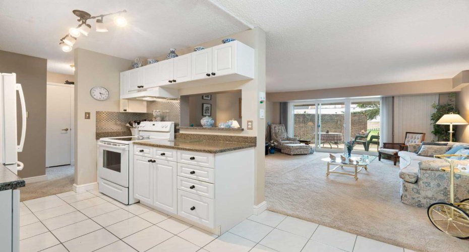 202 Braeglen Close, Calgary, Alberta T2W 2B1, 2 Bedroom Bedrooms, 0 ,1 BathroomBathrooms,Residential,For Sale,Braeglen,0,A2326803