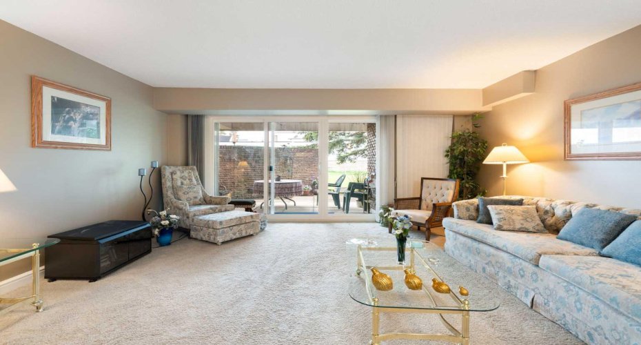 202 Braeglen Close, Calgary, Alberta T2W 2B1, 2 Bedroom Bedrooms, 0 ,1 BathroomBathrooms,Residential,For Sale,Braeglen,0,A2326803