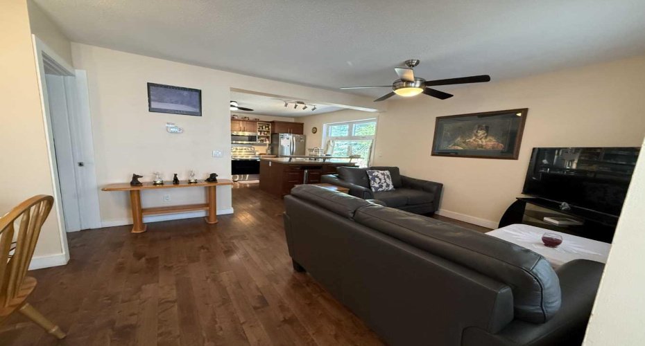 304 5 Avenue, Hanna, Alberta T0J 1P0, 3 Bedroom Bedrooms, 0 ,2 BathroomBathrooms,Residential,For Sale,5,0,A2326822