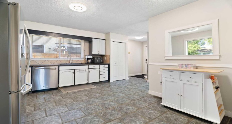 76 Pinebrook Close, Calgary, Alberta T1Y 3X5, 4 Bedroom Bedrooms, 0 ,3 BathroomBathrooms,Residential,For Sale,Pinebrook,0,A2326850