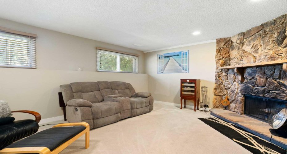 76 Pinebrook Close, Calgary, Alberta T1Y 3X5, 4 Bedroom Bedrooms, 0 ,3 BathroomBathrooms,Residential,For Sale,Pinebrook,0,A2326850