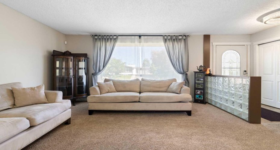 76 Pinebrook Close, Calgary, Alberta T1Y 3X5, 4 Bedroom Bedrooms, 0 ,3 BathroomBathrooms,Residential,For Sale,Pinebrook,0,A2326850