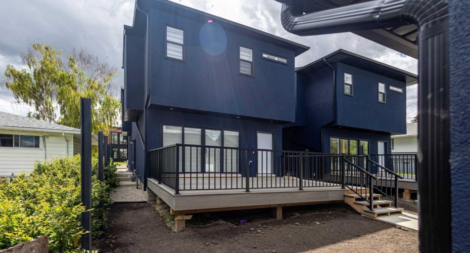 2424 25 Avenue, Calgary, Alberta T2M 2C5, 8 Bedroom Bedrooms, 0 ,5 BathroomBathrooms,Residential,For Sale,25,0,A2326854