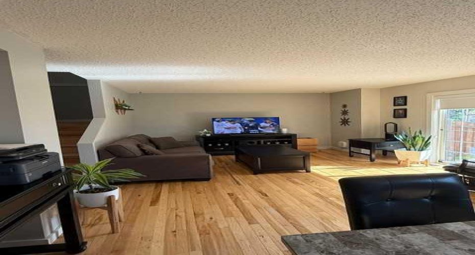 Beatufiul Hickory Hardwood flooring