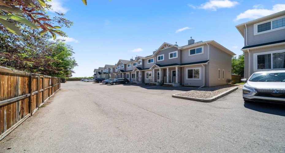 301 Strathaven Mews, Strathmore, Alberta T1P 1K3, 4 Bedroom Bedrooms, 0 ,3 BathroomBathrooms,Residential,For Sale,Strathaven,0,A2326891
