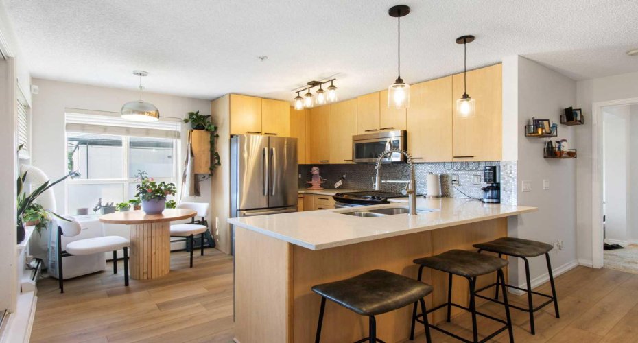 22 Richard Place, Calgary, Alberta T3E7N6, 2 Bedroom Bedrooms, 0 ,2 BathroomBathrooms,Residential,For Sale,Richard,0,A2326901