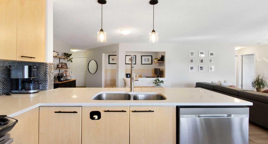 22 Richard Place, Calgary, Alberta T3E7N6, 2 Bedroom Bedrooms, 0 ,2 BathroomBathrooms,Residential,For Sale,Richard,0,A2326901
