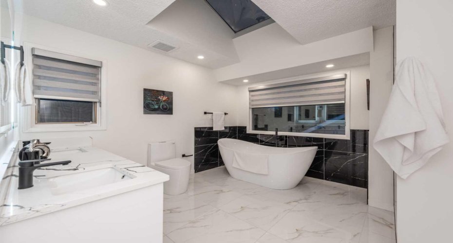 8266 Edgebrook Drive, Calgary, Alberta T3A 4N1, 6 Bedroom Bedrooms, 0 ,4 BathroomBathrooms,Residential,For Sale,Edgebrook,0,A2326933