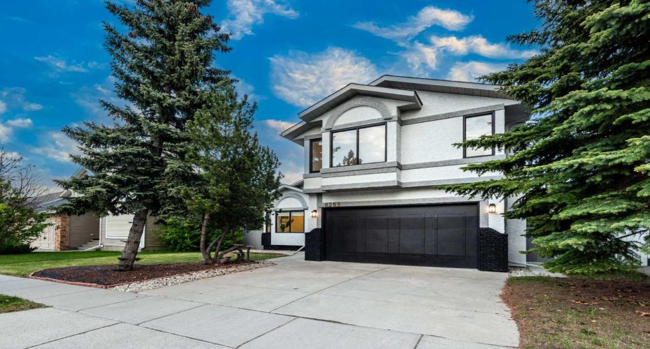 8266 Edgebrook Drive, Calgary, Alberta T3A 4N1, 6 Bedroom Bedrooms, 0 ,4 BathroomBathrooms,Residential,For Sale,Edgebrook,0,A2326933
