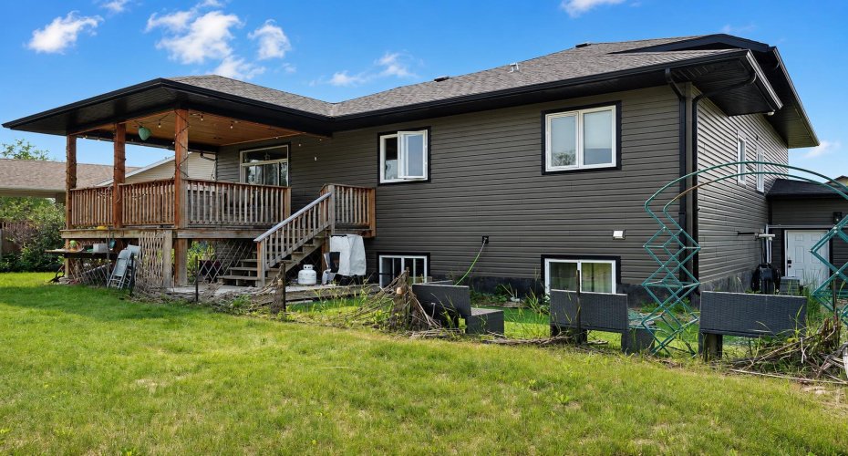 10619 84 Street, Peace River, Alberta T8S 0A6, 5 Bedroom Bedrooms, 0 ,3 BathroomBathrooms,Residential,For Sale,84,0,A2326959